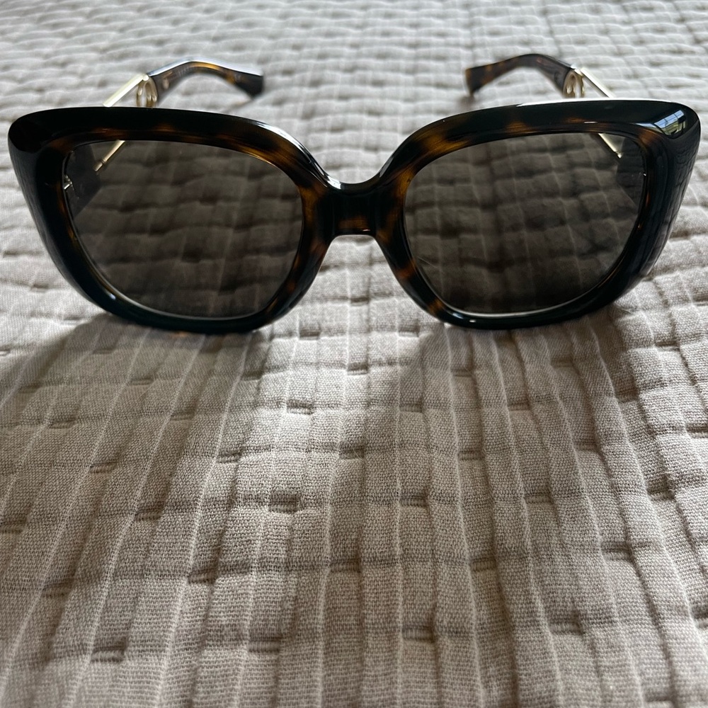 VERSACE Brown Oversized Sunglasses with Vintage-Inspired Design
